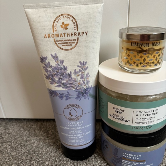 Bath and Body Works Body Scrub and Body Wash Bundle + Mini Candle - Picture 7 of 9